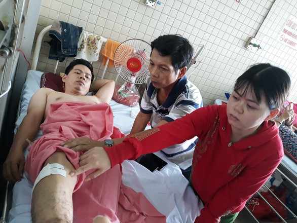 Đình chỉ hai nhân viên y tế vụ gãy đốt sống, khoan nhầm cẳng chân - Ảnh 1. Đình chỉ hai nhân viên y tế vụ gãy đốt sống, khoan nhầm cẳng chân - Ảnh 1.