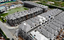 110 biệt thự xây 'lụi' tại khu nhà giàu Sài Gòn: HoREA nói quận 7 đình chỉ là chưa chuẩn xác, chủ đầu tư khẳng định làm đúng luật