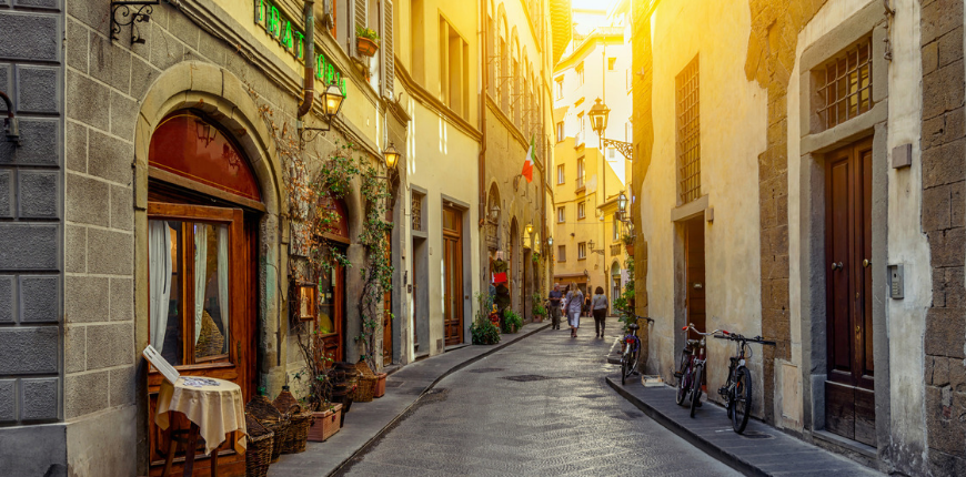 florence-italy-narrow-street florence-italy-narrow-street