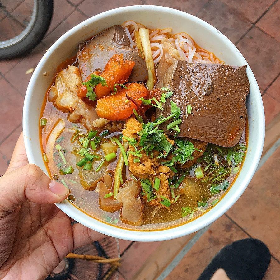 Huế_Bún bò mệ kéo_ linlinseatbook 1 Huế_Bún bò mệ kéo_ linlinseatbook 1