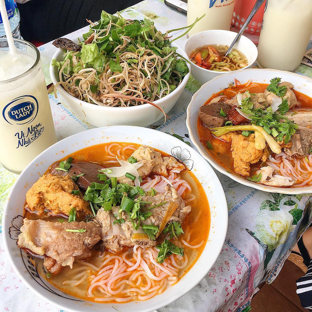Huế_Bún bò mệ kéo_ linlinseatbook Huế_Bún bò mệ kéo_ linlinseatbook