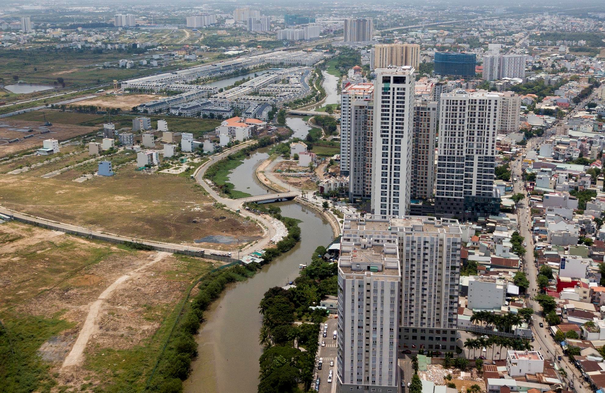 Đại công trường xây chung cư 'ăn theo' 4 km cao tốc ở Sài Gòn - Ảnh 16. Đại công trường xây chung cư 'ăn theo' 4 km cao tốc ở Sài Gòn - Ảnh 16.