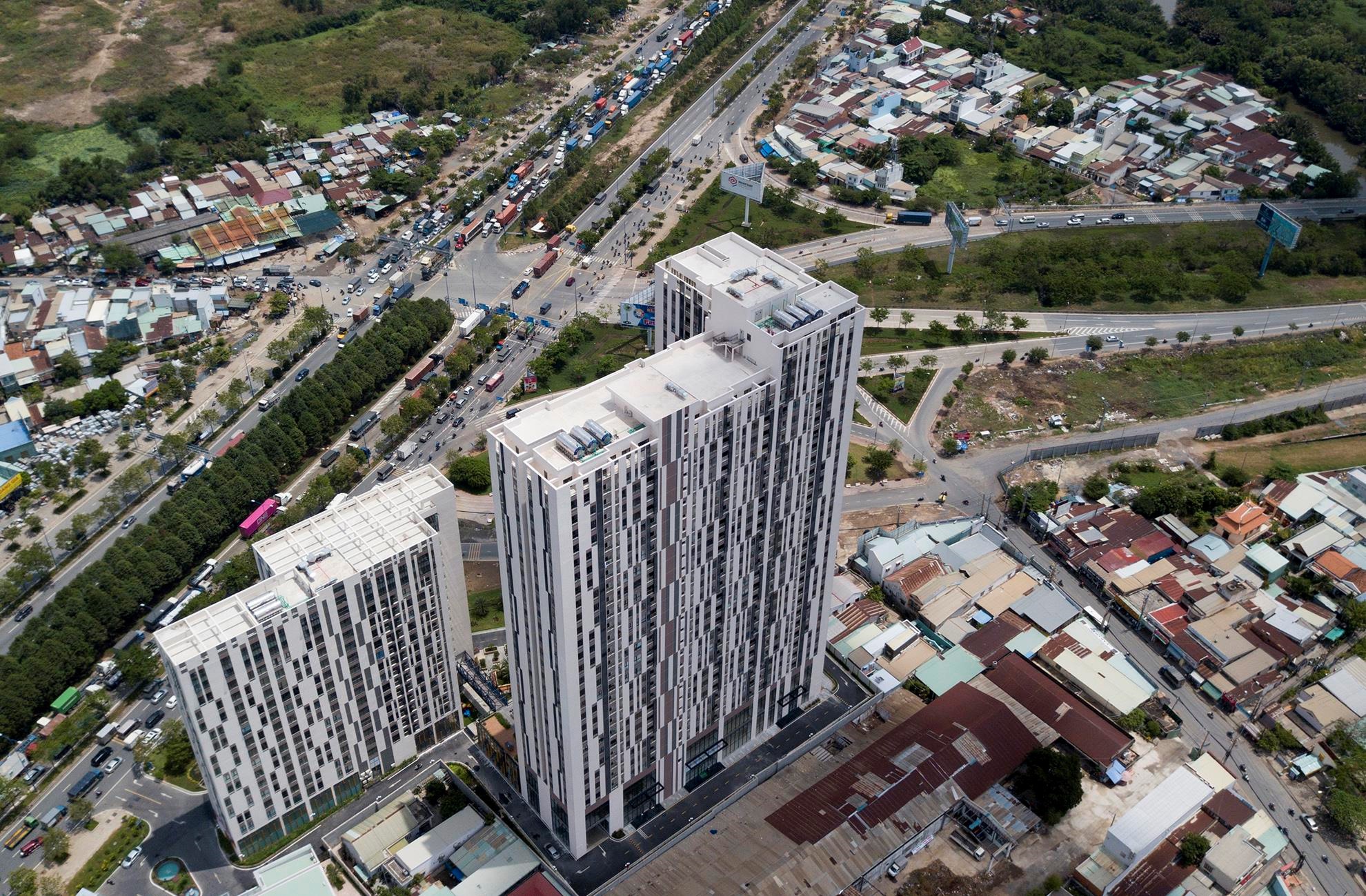 Đại công trường xây chung cư 'ăn theo' 4 km cao tốc ở Sài Gòn - Ảnh 5. Đại công trường xây chung cư 'ăn theo' 4 km cao tốc ở Sài Gòn - Ảnh 5.