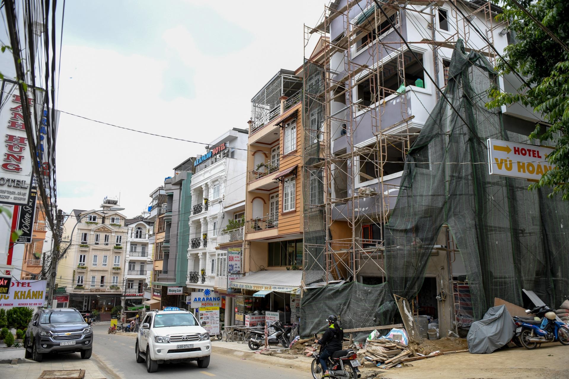 Nhà ống bê tông bóp nghẹt Đà Lạt - Ảnh 15. Nhà ống bê tông bóp nghẹt Đà Lạt - Ảnh 15.