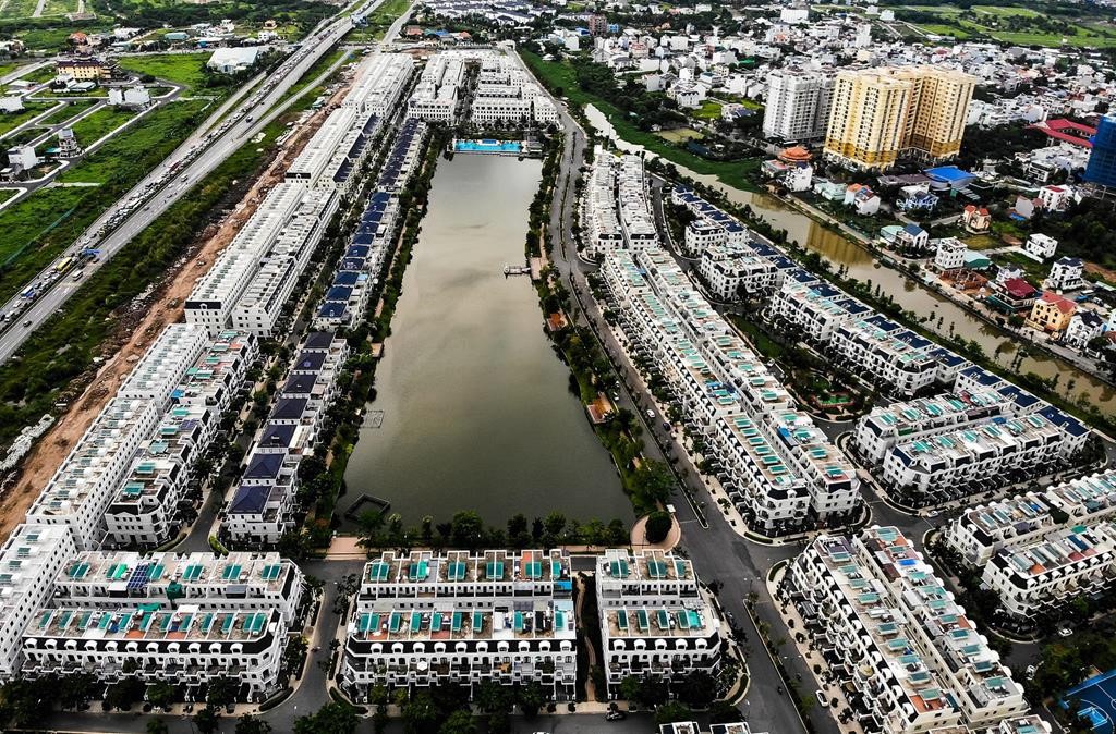 Hàng trăm căn biệt thự hoang lạnh dọc cao tốc ở quận 2 - Ảnh 3. Hàng trăm căn biệt thự hoang lạnh dọc cao tốc ở quận 2 - Ảnh 3.