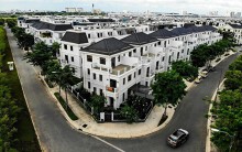 Hàng trăm căn biệt thự hoang lạnh dọc cao tốc ở quận 2
