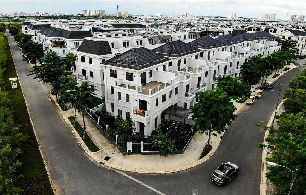 Hàng trăm căn biệt thự hoang lạnh dọc cao tốc ở quận 2 - Ảnh 4. Hàng trăm căn biệt thự hoang lạnh dọc cao tốc ở quận 2 - Ảnh 4.