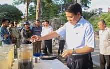 Chủ tịch UBND TP Hà Nội kiểm tra công tác làm sạch sông Tô Lịch bằng công nghệ châu Âu