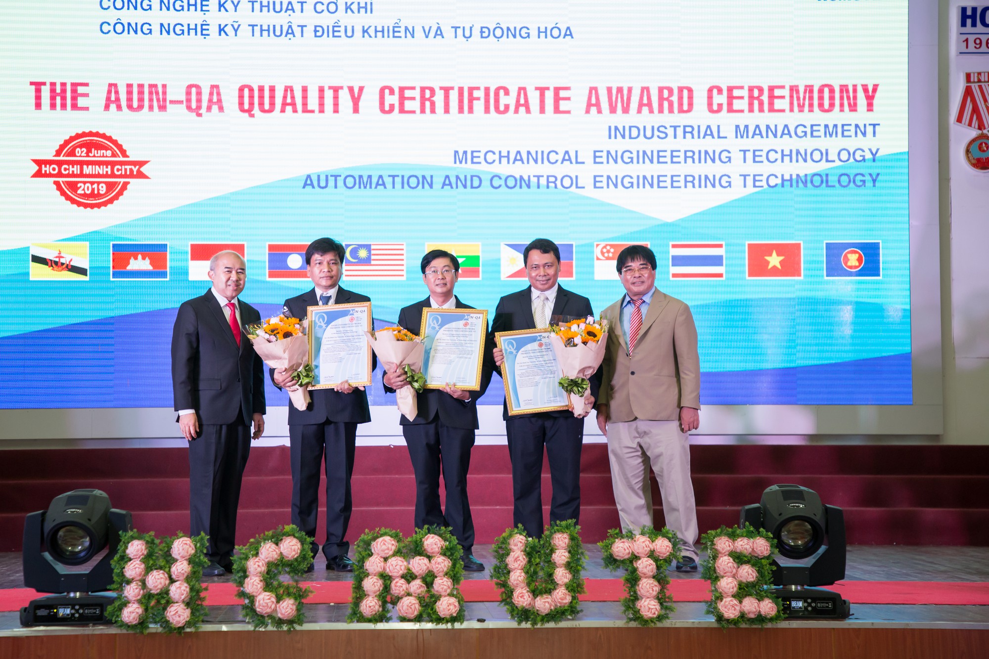 Trường ĐH Sư phạm Kỹ thuật TP HCM có 11 chương trình đào tạo đạt chuẩn AUN-QA - Ảnh 1. Trường ĐH Sư phạm Kỹ thuật TP HCM có 11 chương trình đào tạo đạt chuẩn AUN-QA - Ảnh 1.
