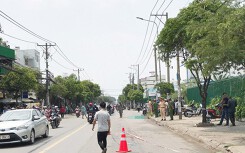 Người mẹ ôm con khóc ngất tại hiện trường sau vụ tai nạn
