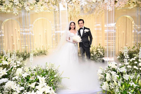Trấn Thành cùng dàn sao dự tiệc cưới của Dương Khắc Linh và Sara Lưu - Ảnh 1. Trấn Thành cùng dàn sao dự tiệc cưới của Dương Khắc Linh và Sara Lưu - Ảnh 1.