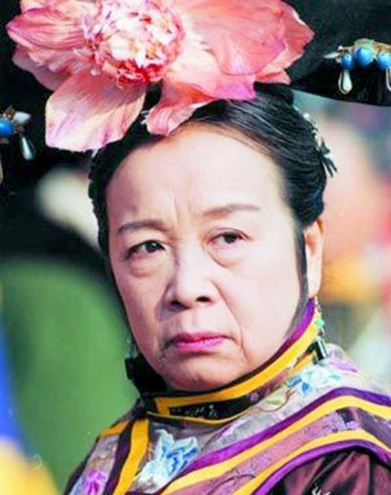 Dung Ma Ma Lý Minh Khải: Nhân vật bị ghét nhất Hoàn Châu cách cách và những điều ít biết về người phụ nữ hiền lương ngoài đời thực - Ảnh 1. Dung Ma Ma Lý Minh Khải: Nhân vật bị ghét nhất Hoàn Châu cách cách và những điều ít biết về người phụ nữ hiền lương ngoài đời thực - Ảnh 1.