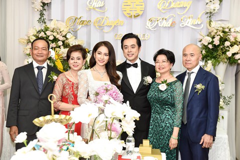 Dương Khắc Linh trao nhẫn kim cương cho Sara Lưu trong lễ rước dâu - Ảnh 11. Dương Khắc Linh trao nhẫn kim cương cho Sara Lưu trong lễ rước dâu - Ảnh 11.