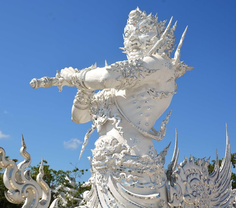 Chùa Trắng - ranh giới thiên đường địa ngục hút du khách ở Thái Lan - Ảnh 11.