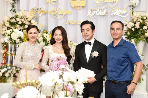 Dương Khắc Linh trao nhẫn kim cương cho Sara Lưu trong lễ rước dâu - Ảnh 12. Dương Khắc Linh trao nhẫn kim cương cho Sara Lưu trong lễ rước dâu - Ảnh 12.