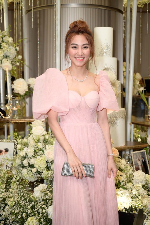 Trấn Thành cùng dàn sao dự tiệc cưới của Dương Khắc Linh và Sara Lưu - Ảnh 18. Trấn Thành cùng dàn sao dự tiệc cưới của Dương Khắc Linh và Sara Lưu - Ảnh 18.
