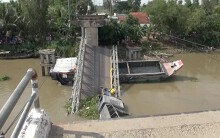 'Cầu 8 tấn, xe tải chở khoảng 30 tấn không sập mới lạ'