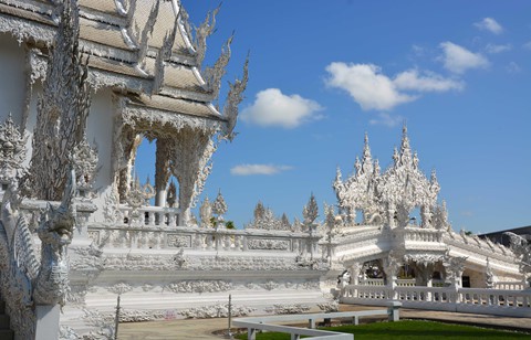 Chùa Trắng - ranh giới thiên đường địa ngục hút du khách ở Thái Lan - Ảnh 2.