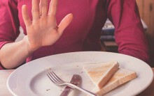 4 biểu hiện nhỏ trên cơ thể cảnh báo gan ngày càng yếu ớt, suy nhược