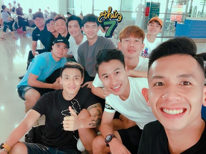 Quang Hải vui vẻ check-in, Đức Chinh cảm thấy đẹp trai ở Thái Lan - Ảnh 4. Quang Hải vui vẻ check-in, Đức Chinh cảm thấy đẹp trai ở Thái Lan - Ảnh 4.