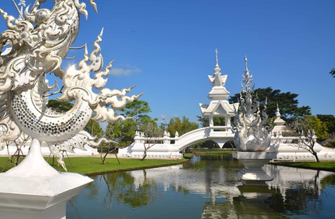 Chùa Trắng - ranh giới thiên đường địa ngục hút du khách ở Thái Lan - Ảnh 4.