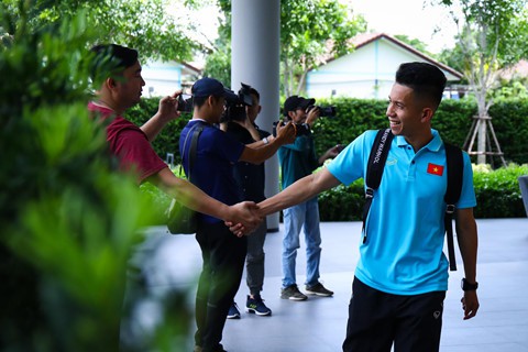 Tuyển Việt Nam có mặt tại Buriram, kết thúc hành trình dài 24 tiếng - Ảnh 7. Tuyển Việt Nam có mặt tại Buriram, kết thúc hành trình dài 24 tiếng - Ảnh 7.