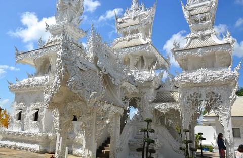 Chùa Trắng - ranh giới thiên đường địa ngục hút du khách ở Thái Lan - Ảnh 7.
