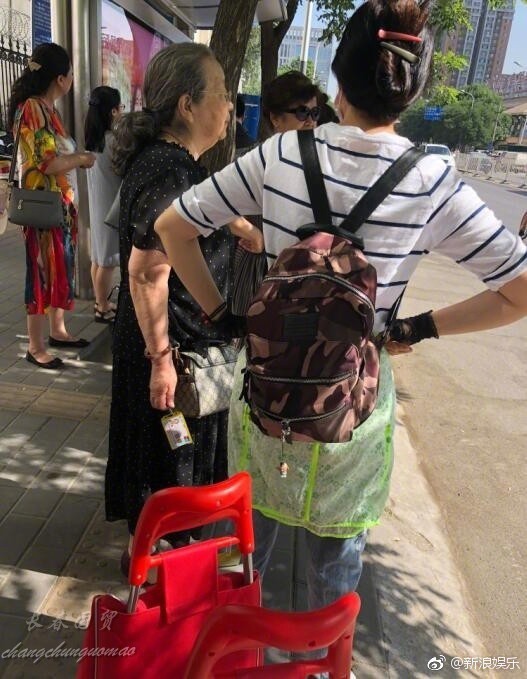 Dung Ma Ma Lý Minh Khải: Nhân vật bị ghét nhất Hoàn Châu cách cách và những điều ít biết về người phụ nữ hiền lương ngoài đời thực - Ảnh 7. Dung Ma Ma Lý Minh Khải: Nhân vật bị ghét nhất Hoàn Châu cách cách và những điều ít biết về người phụ nữ hiền lương ngoài đời thực - Ảnh 7.