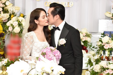 Dương Khắc Linh trao nhẫn kim cương cho Sara Lưu trong lễ rước dâu - Ảnh 9. Dương Khắc Linh trao nhẫn kim cương cho Sara Lưu trong lễ rước dâu - Ảnh 9.