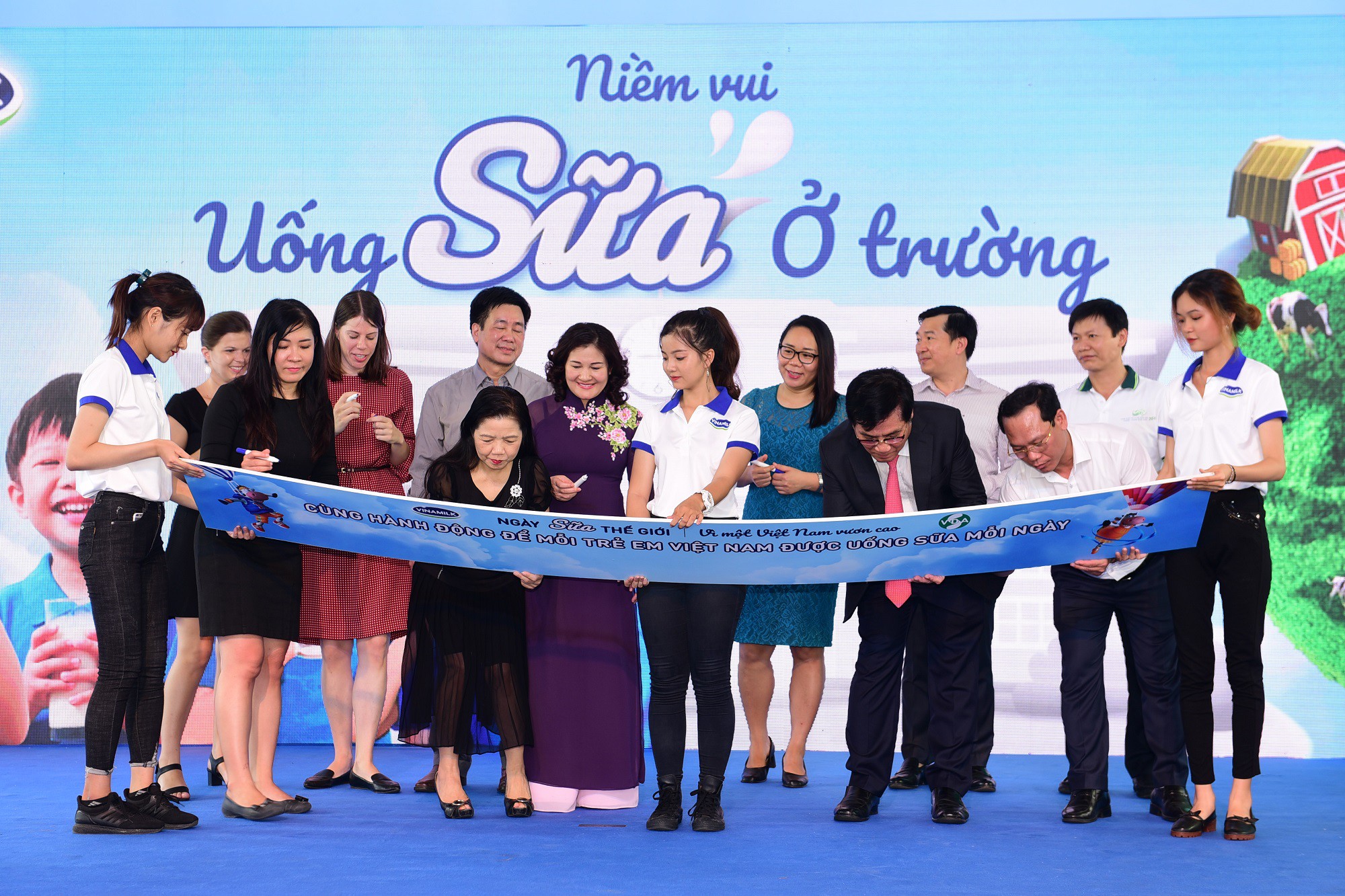 Tưng bừng chuỗi hoạt động Vì niềm vui uống sữa ở trường nhân dịp Tết thiếu nhi - Ảnh 3. Tưng bừng chuỗi hoạt động Vì niềm vui uống sữa ở trường nhân dịp Tết thiếu nhi - Ảnh 3.