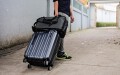Độ mòn trên bánh vali giúp cảnh sát phá án