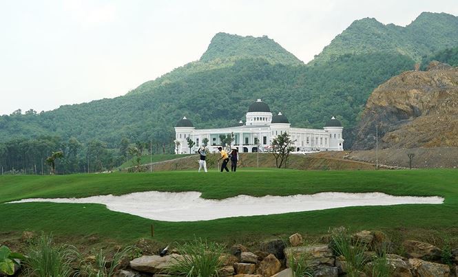 Thanh tra Bộ Xây dựng xử phạt sân golf 'khủng' xây dựng trái phép ở Hà Nam - Ảnh 1. Thanh tra Bộ Xây dựng xử phạt sân golf 'khủng' xây dựng trái phép ở Hà Nam - Ảnh 1.