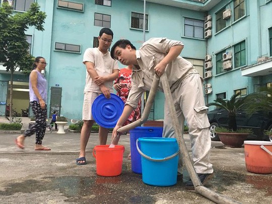 Khốn khổ vì thiếu nước sạch - Ảnh 1. Khốn khổ vì thiếu nước sạch - Ảnh 1.