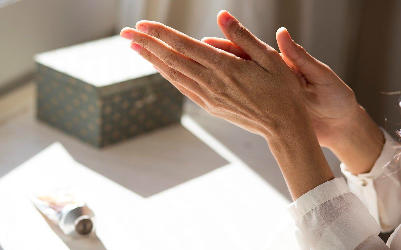 Mẹo xếp hành lí nhanh gọn như tiếp viên hàng không - Ảnh 2. Mẹo xếp hành lí nhanh gọn như tiếp viên hàng không - Ảnh 2.