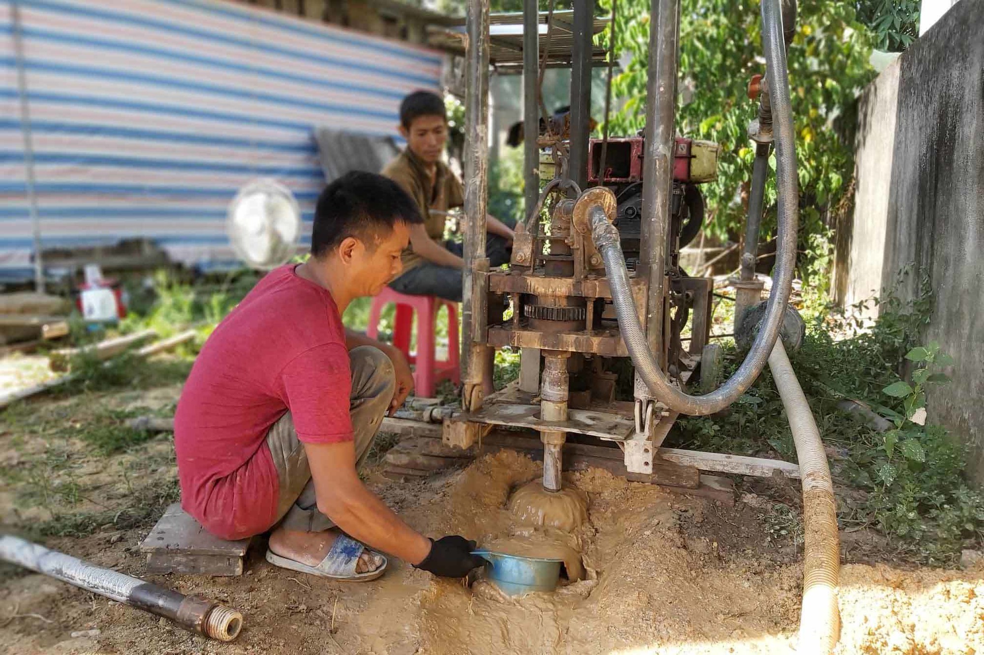 Chảo lửa miền Trung quay quắt trong cái nóng thiêu đốt - Ảnh 3. Chảo lửa miền Trung quay quắt trong cái nóng thiêu đốt - Ảnh 3.