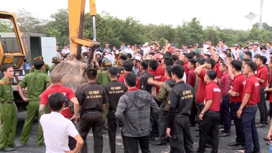 Vì sao địa ốc Alibaba sống lâu và lộng hành? - Ảnh 3. Vì sao địa ốc Alibaba sống lâu và lộng hành? - Ảnh 3.