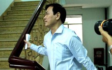 Ông Nguyễn Hữu Linh vội vã 'né' báo chí trong ngày hầu tòa vì tội dâm ô