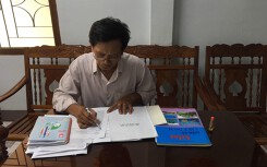 'Sĩ tử' 55 tuổi quyết tâm thi đậu tốt nghiệp để làm tròn tâm nguyện của mẹ