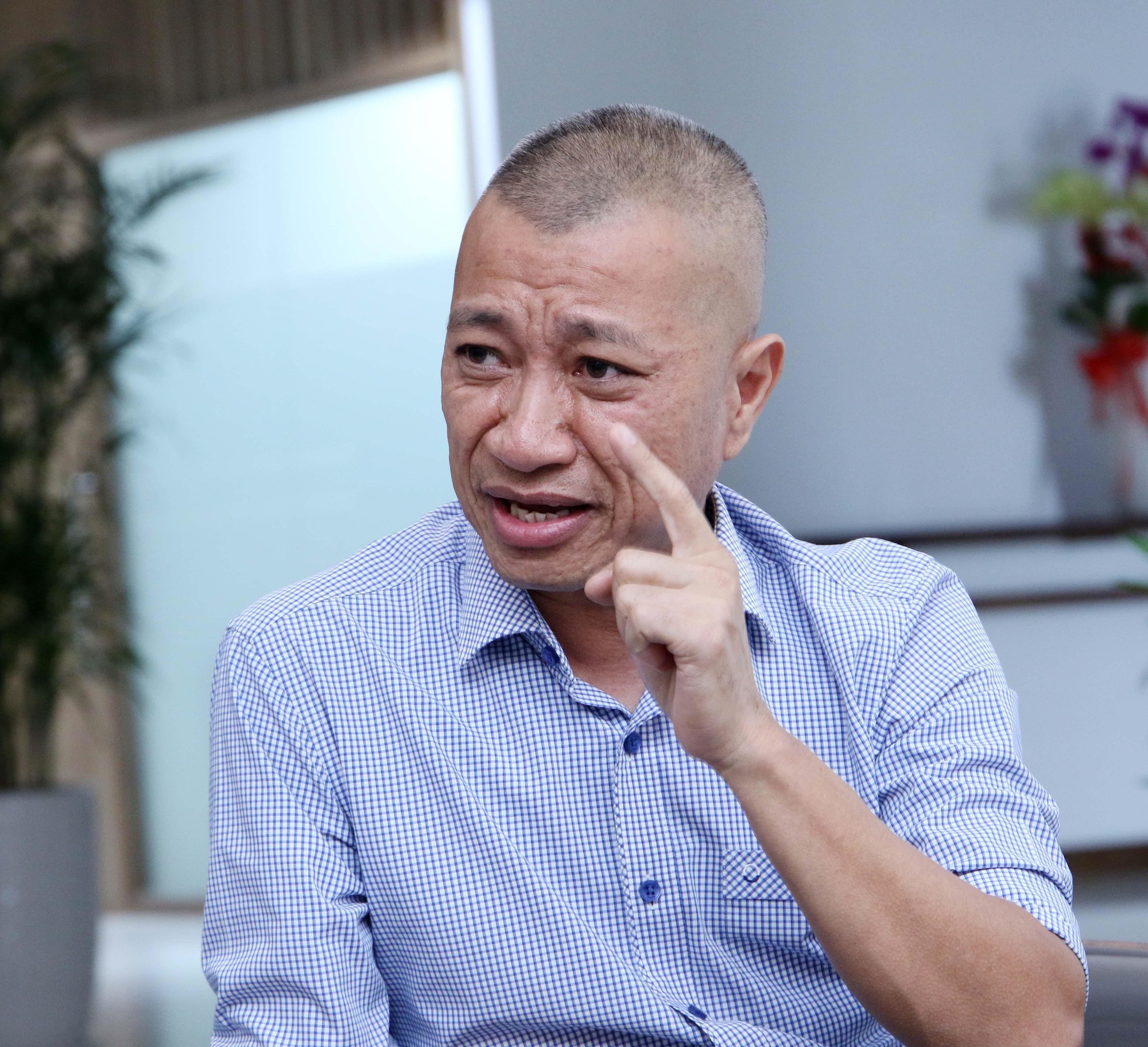 CEO Bách hóa Xanh: 'Mở cửa hàng bán rau, tháng thu 2 tỷ nghe điên rồ' - Ảnh 1. CEO Bách hóa Xanh: 'Mở cửa hàng bán rau, tháng thu 2 tỷ nghe điên rồ' - Ảnh 1.
