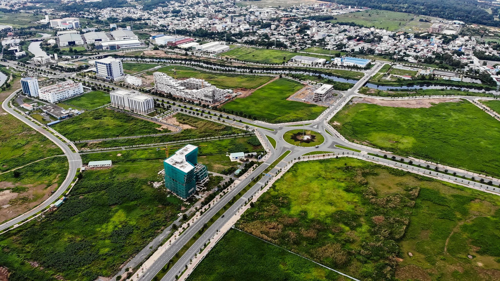 Vành đai 2 TP HCM dang dở đã kín chung cư vây quanh - Ảnh 13. Vành đai 2 TP HCM dang dở đã kín chung cư vây quanh - Ảnh 13.
