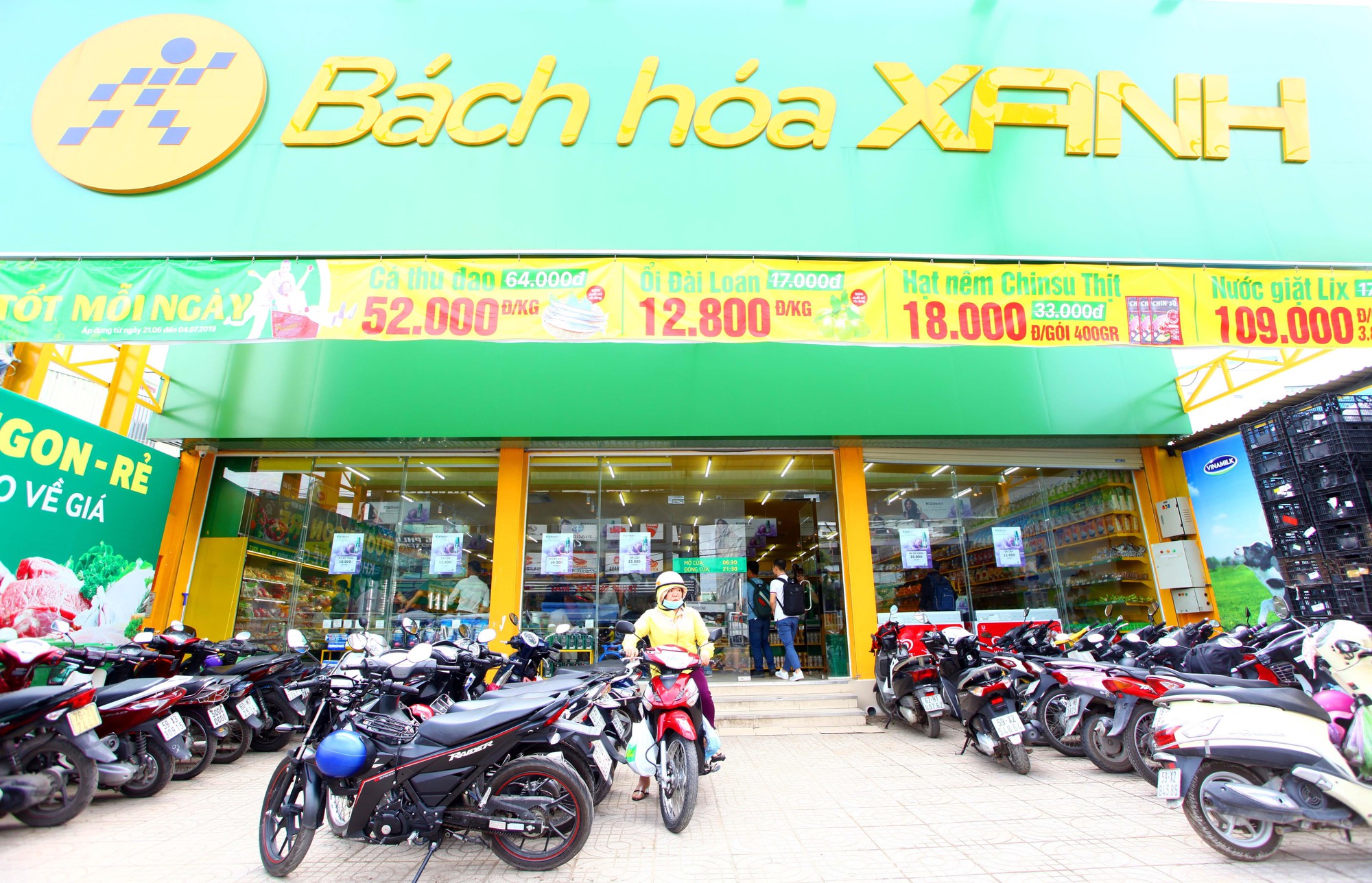 CEO Bách hóa Xanh: 'Mở cửa hàng bán rau, tháng thu 2 tỷ nghe điên rồ' - Ảnh 2. CEO Bách hóa Xanh: 'Mở cửa hàng bán rau, tháng thu 2 tỷ nghe điên rồ' - Ảnh 2.