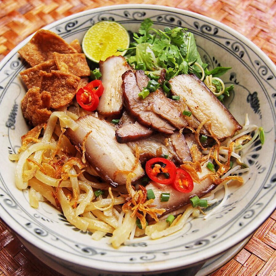 cao-lau-1 cao-lau-1