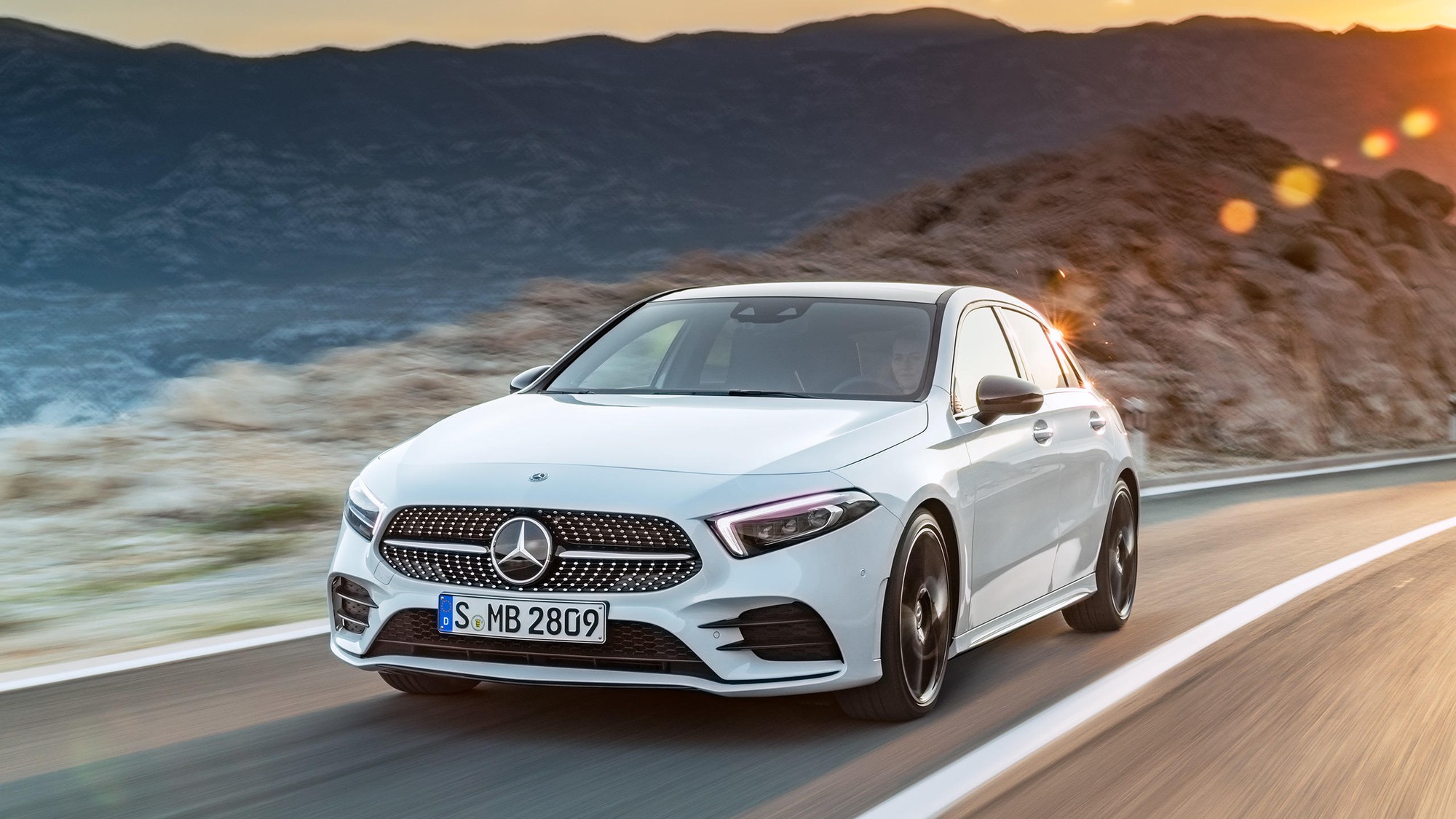 mercedes-benz-passenger-cars-2018-a-class-w-177-amg-line-digital-white-pearl-2560x1440-2560x1440 mercedes-benz-passenger-cars-2018-a-class-w-177-amg-line-digital-white-pearl-2560x1440-2560x1440