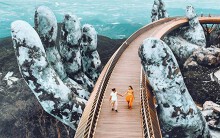 Nằm lòng bí quyết chụp ảnh check-in cầu Vàng hút nghìn like