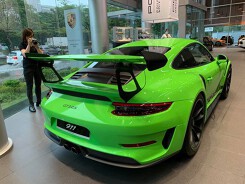 Porsche 911 GT3 RS chính hãng có giá 16 tỉ đồng tại Việt Nam