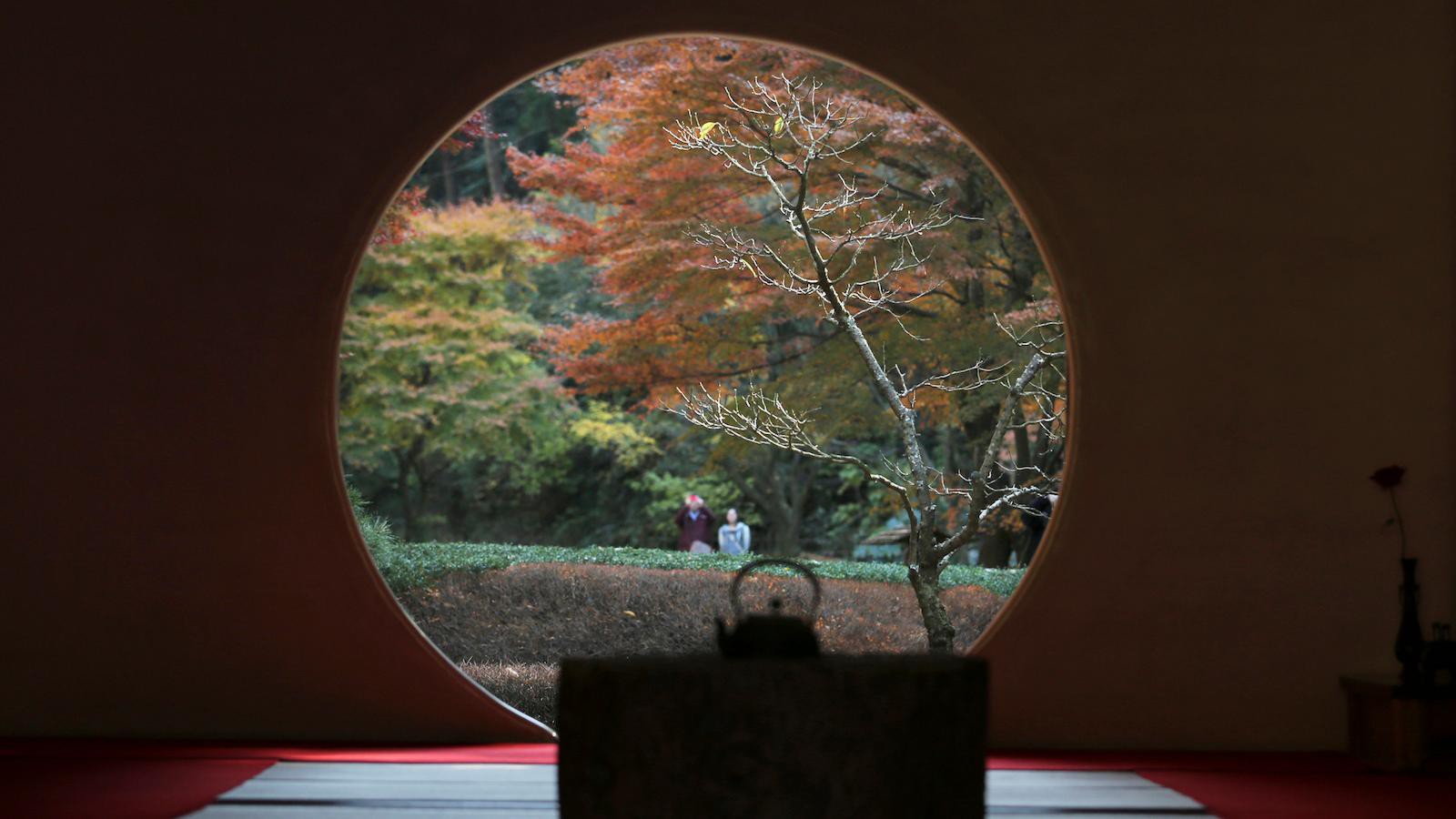 japan-window-autumn japan-window-autumn