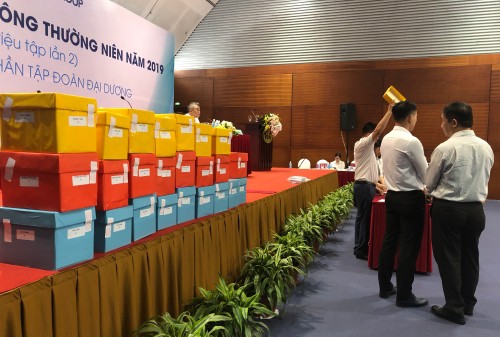 Phiên họp đại hội cổ đông từ sáng tới nửa đêm của Ocean Group - Ảnh 2.