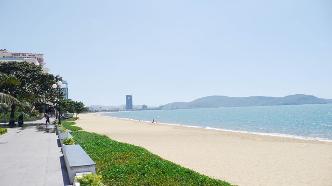 'Bứng' 3 khách sạn ngàn tỉ ven biển Quy Nhơn: Người dân hân hoan - Ảnh 2. 'Bứng' 3 khách sạn ngàn tỉ ven biển Quy Nhơn: Người dân hân hoan - Ảnh 2.