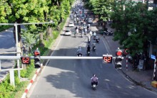 Hà Nội lắp 500 camera phạt nguội, người dân vô tư vượt đèn đỏ