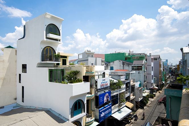 Xây giật cấp giúp ánh sáng tràn vào ngôi nhà ống rộng 3 mét - Ảnh 1. Xây giật cấp giúp ánh sáng tràn vào ngôi nhà ống rộng 3 mét - Ảnh 1.